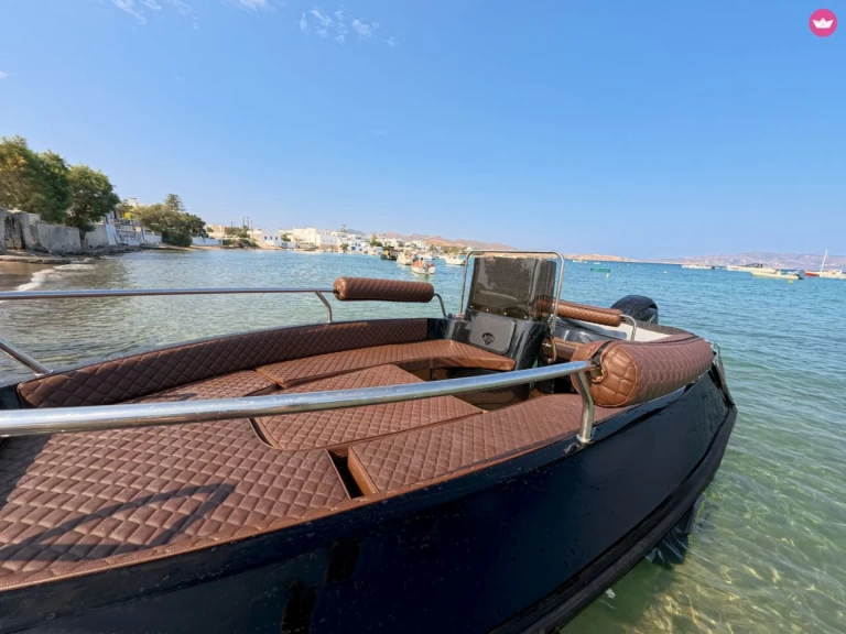 Hire a Isatek Cobra 495 Mílos