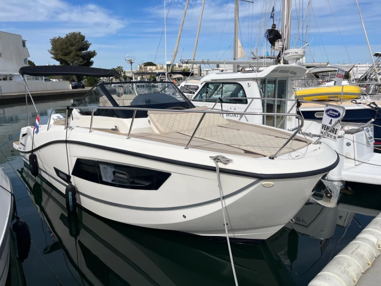 Yacht hire Ibiza Town cheap Activ 875 Sundeck