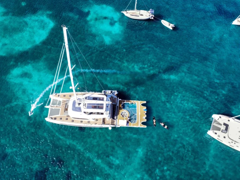 Luxury Yacht hire in Majorca - Lagoon Triwing Endor