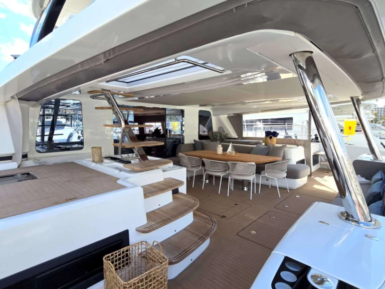 Luxury Yacht hire in British Virgin Islands (BVI) - Lagoon Triwing Endor - Winter