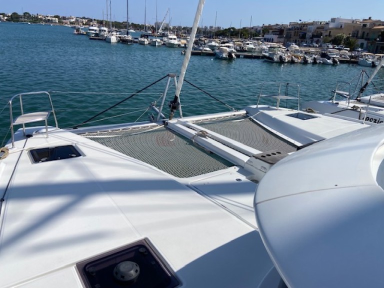 Catamaran to hire Le Marin at the best price