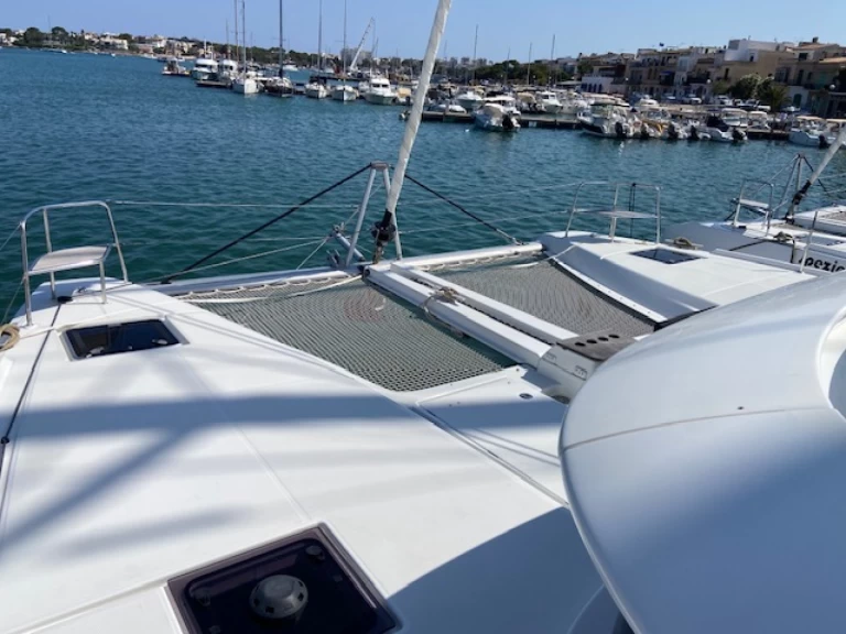 Catamaran to hire Le Marin at the best price