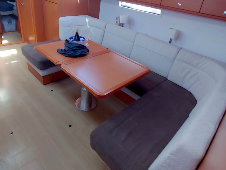 Hire Sailboat Bavaria with a boat licence