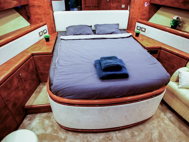 Charter a Monte Fino Monte Fino 70 in Castellammare di Stabia on Samboat