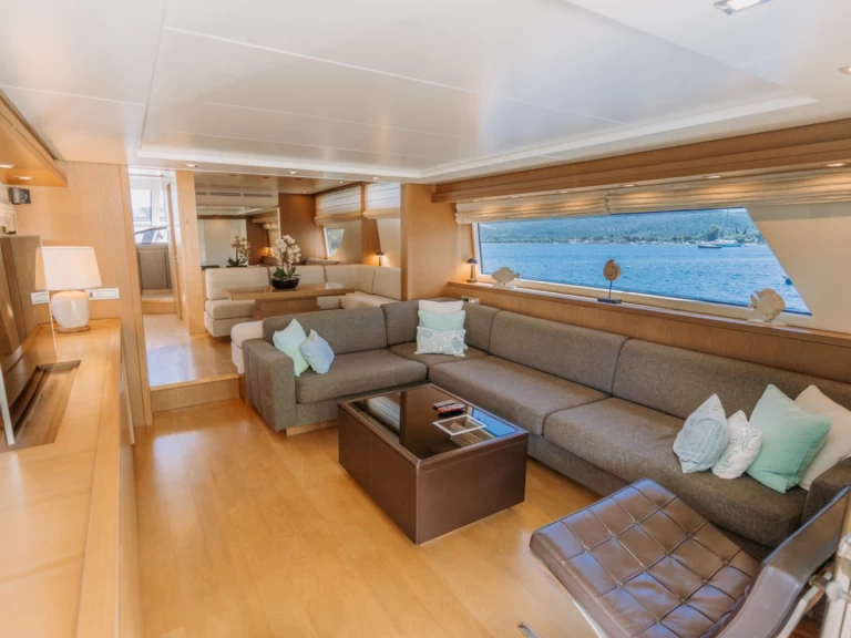 Hire Luxury Yacht Sanlorenzo with a boat licence