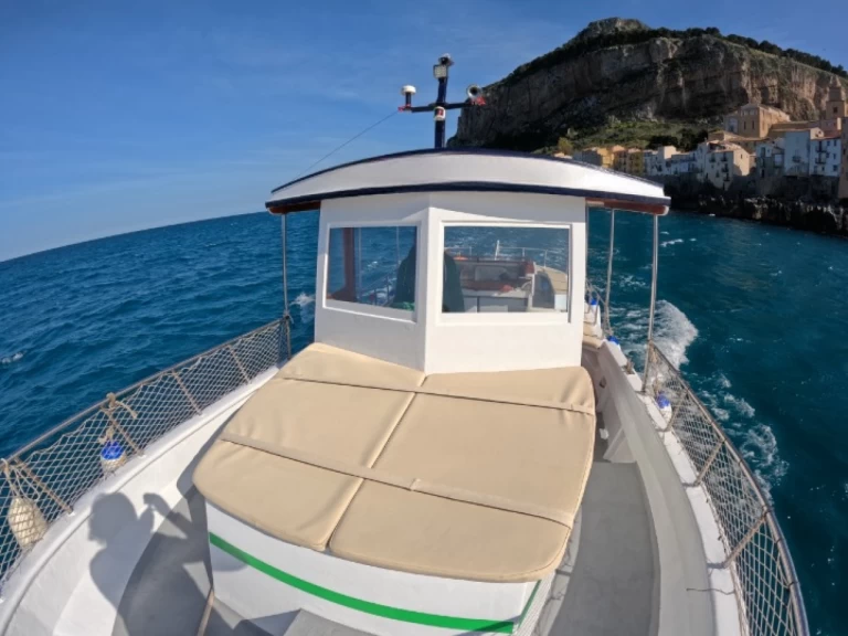 Custom Barca a motore  charter bareboat or skippered in  Cefalù