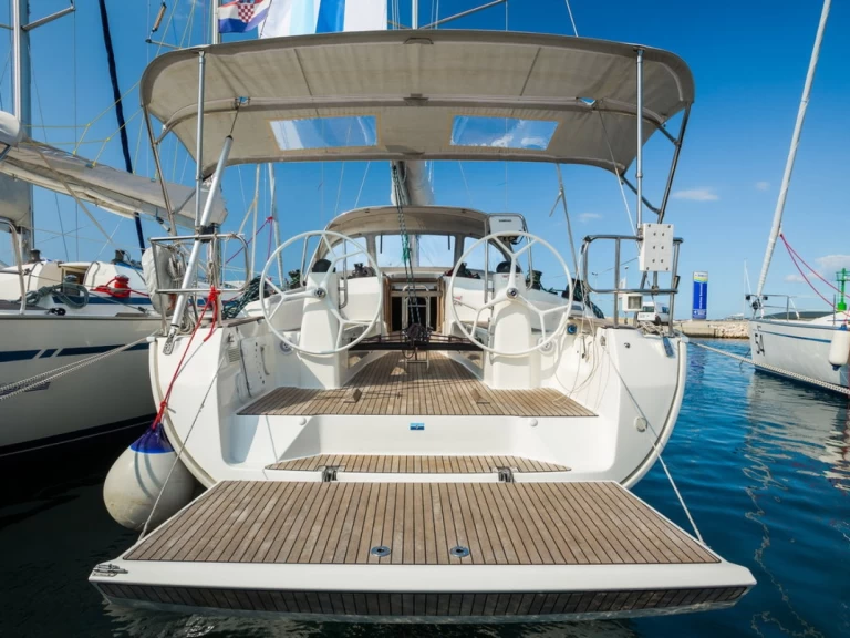 Sailboat hire in Tróia - Bavaria 40s