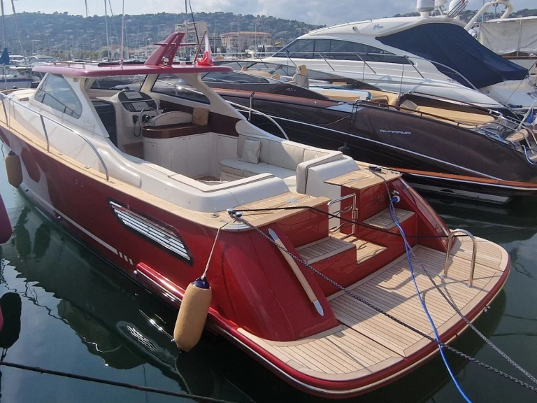 Charter a Gagliotta Lobster 35  in Golfe-Juan on Samboat