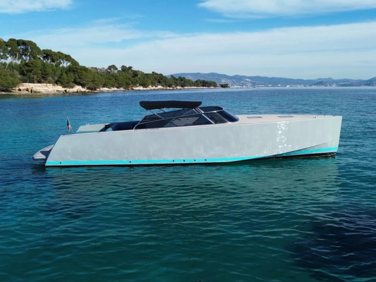 Hire Motorboat VanDutch with a boat licence