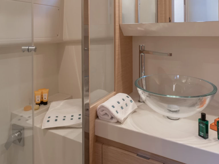 Motorboat to hire Golfe-Juan at the best price