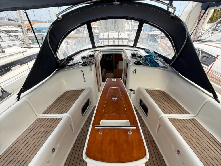 Sailboat hire in Palma de Mallorca - Bénéteau Oceanis 43