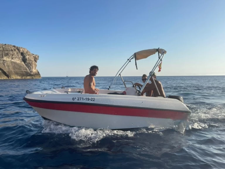 Hire a Compass 135D Cala'n Porter
