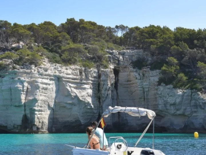 Hire Motorboat Compass with a boat licence