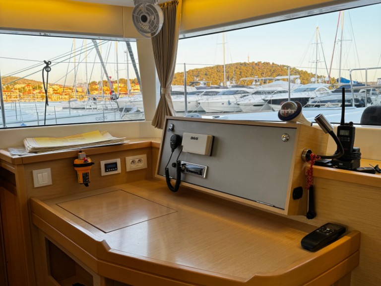 Yacht charter Rogoznica - Lagoon Lagoon 450 F on SamBoat