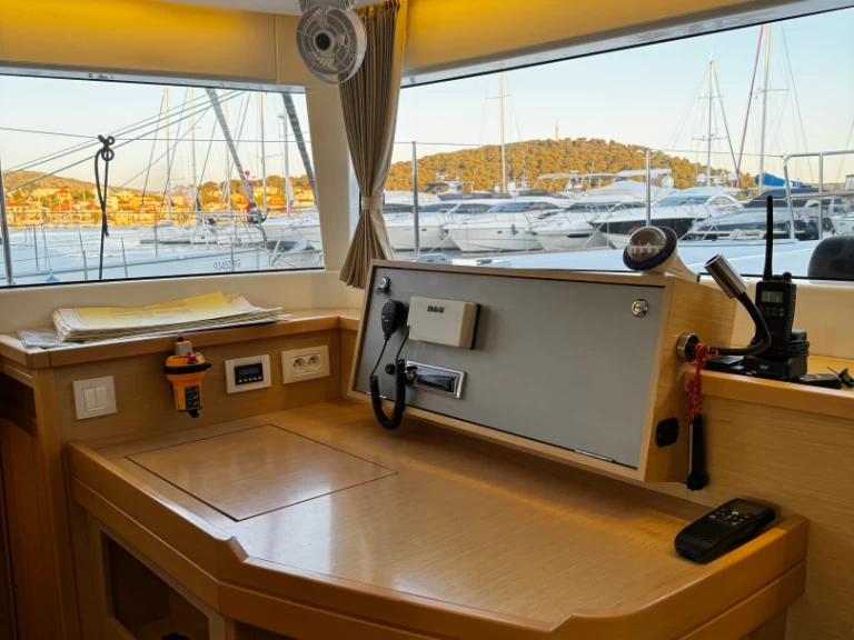 Yacht charter Rogoznica - Lagoon Lagoon 450 F on SamBoat