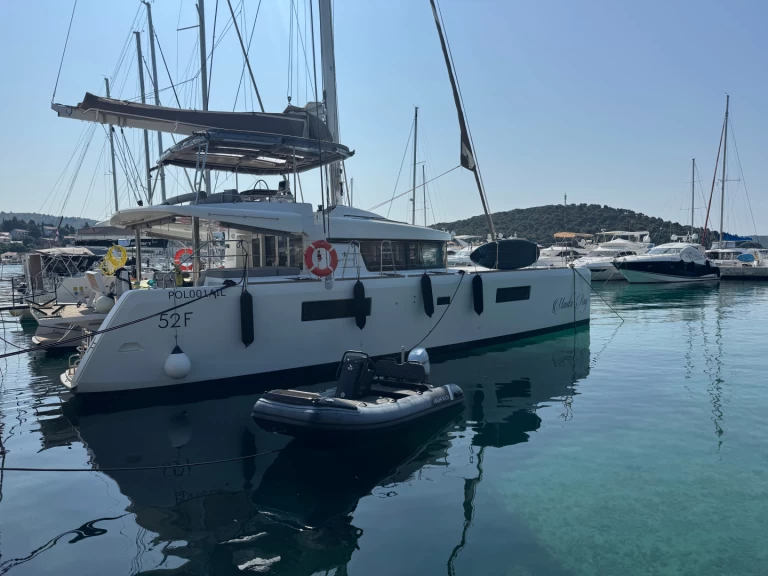 Catamaran hire in Rogoznica - Lagoon Lagoon 52 F