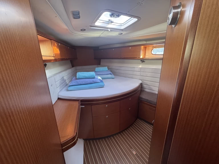 Charter a Delphia Delphia 47 in Rogoznica on Samboat