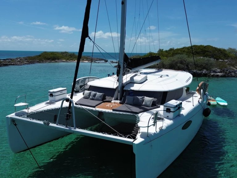 Hire Catamaran with or without skipper Fountaine Pajot Nassau