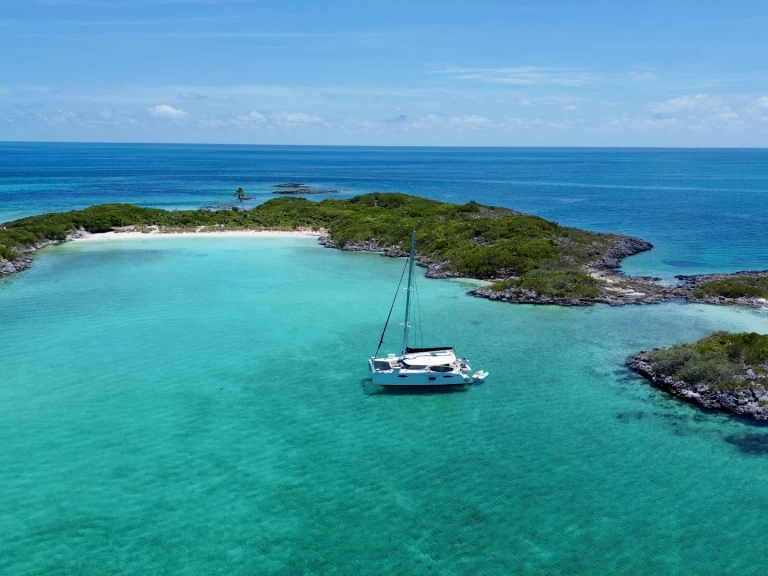 Hire Catamaran with or without skipper Fountaine Pajot Nassau