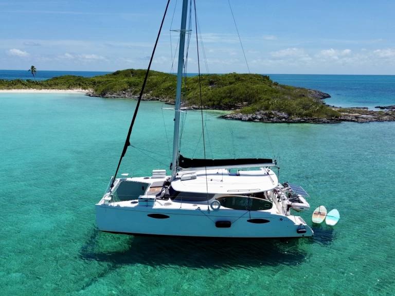 Hire Catamaran Fountaine Pajot with a boat licence