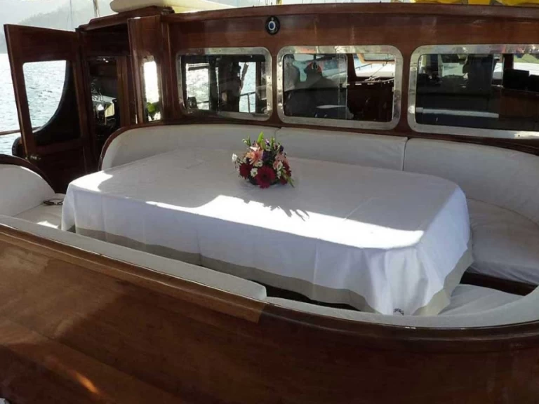 Hire Luxury Yacht Bibi Aysegul Gulet with a boat licence