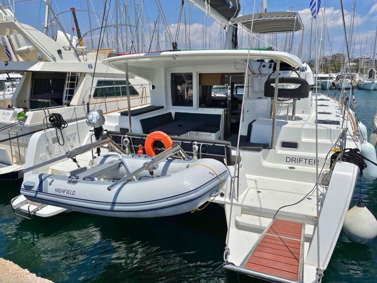 Catamaran to hire Lefkáda at the best price