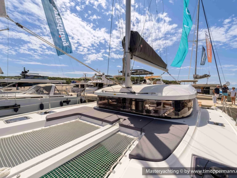 Hire Catamaran with or without skipper Lagoon Pomer