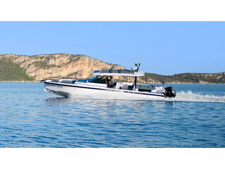 Hire Motorboat Axopar with a boat licence