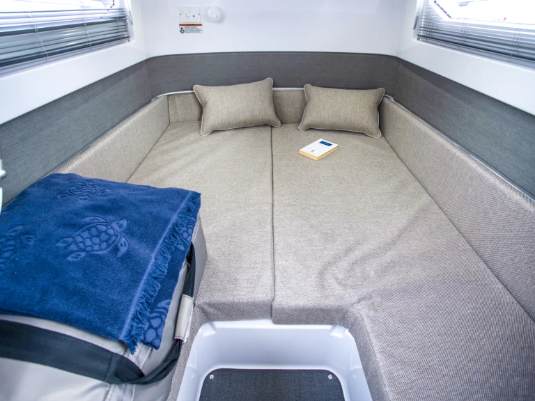 Motorboat to hire Lávrio at the best price