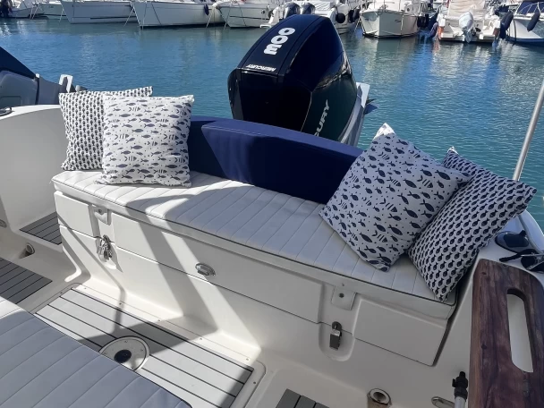 Motorboat to hire Genova at the best price