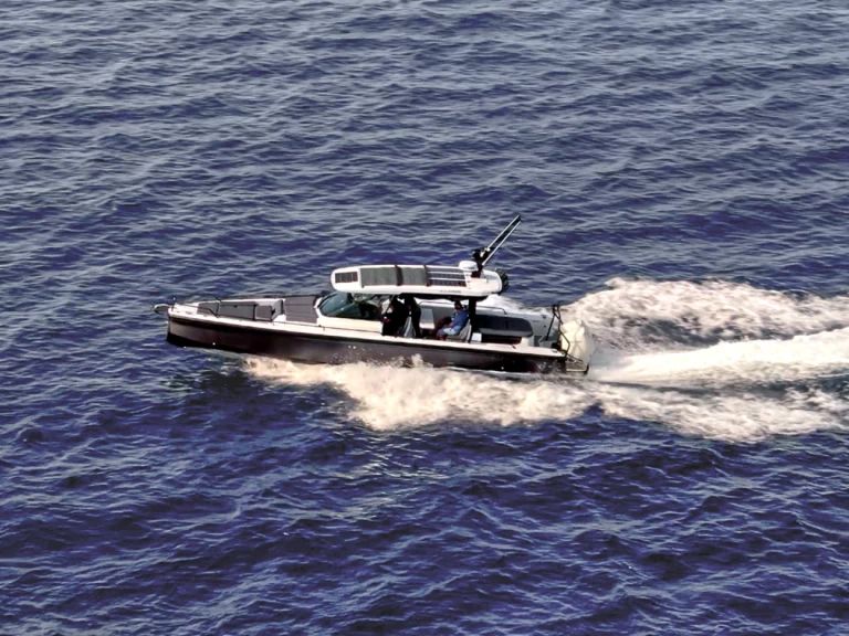 Motorboat hire in Paros (Island) - Axopar Axopar 37 Sun-Top