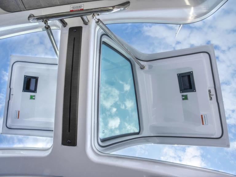 Hire Motorboat Axopar with a boat licence