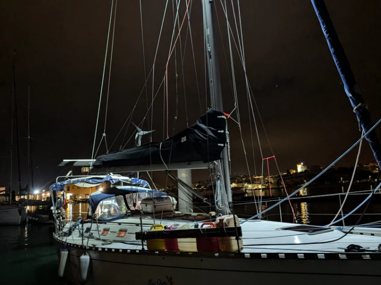 Charter a Dufour Dufour 41 Classic in Saint-Brieuc on Samboat