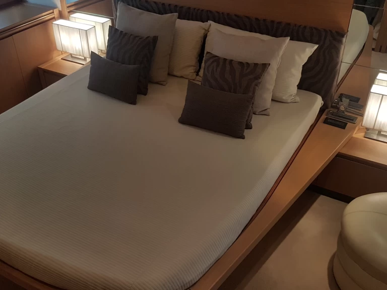 Hire Luxury Yacht with or without skipper Evo Marine Deauville  Loano