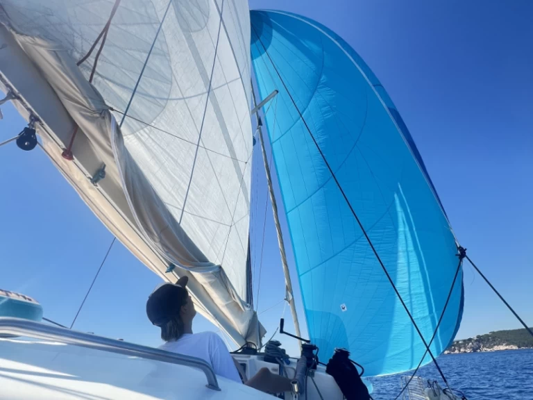 Catamaran to hire Hyères at the best price