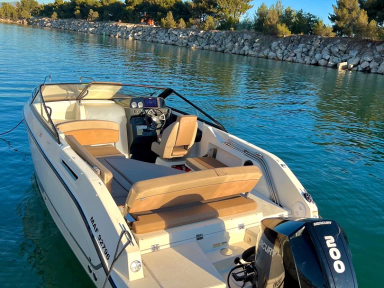 Hire a Quicksilver Activ 675 Pack Sport Marseille