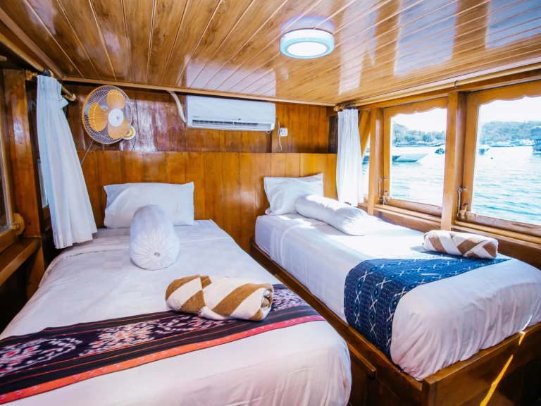 Hire Sailboat with or without skipper White Pearl 02 Labuan Bajo