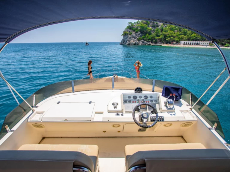 Hire Luxury Yacht Princess with a boat licence