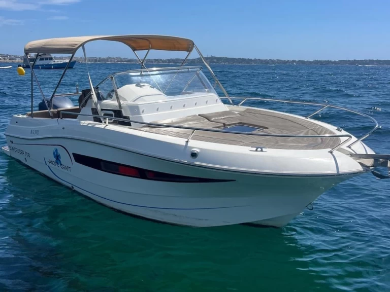 Yacht hire Gapeau cheap Pacific Craft 625 Open