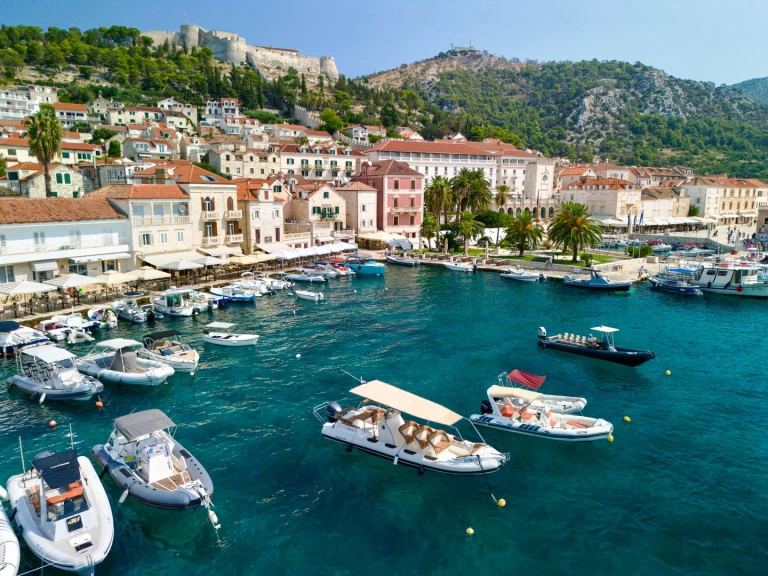 Yacht hire Split cheap 850 Luxury