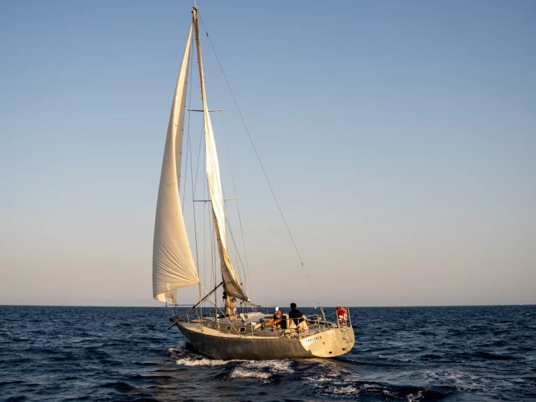 Charter a Aluminium AG4MC Consolation 37 in Badia de Roses on Samboat