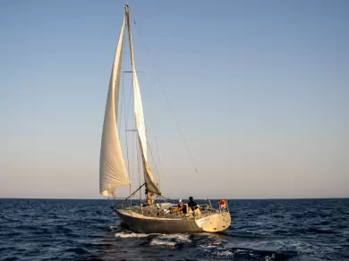 Charter a Aluminium AG4MC Consolation 37 in Badia de Roses on Samboat