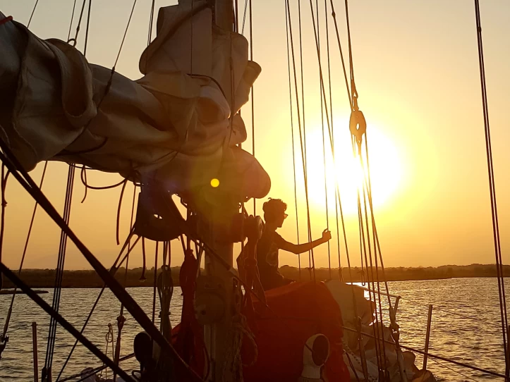 Sailboat hire in Badia de Roses - Aluminium AG4MC Consolation 37