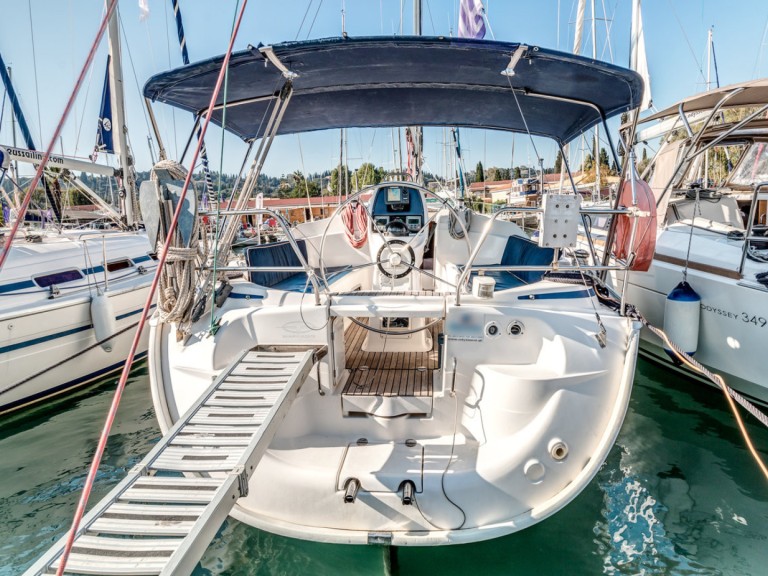 Sailboat to hire Gouvia at the best price