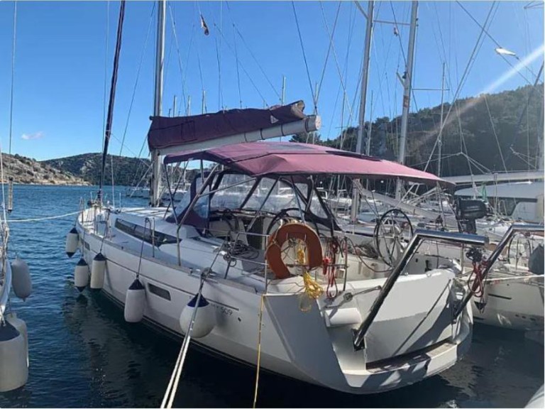 Yacht charter Gouvia - Jeanneau Sun Odyssey 509 on SamBoat