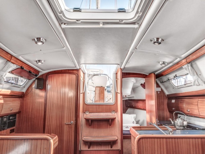 Hire a Bavaria Bavaria 32 Gouvia