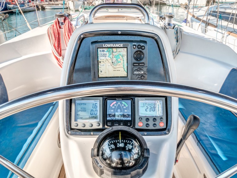 Charter a Bavaria Bavaria 33 in Gouvia on Samboat