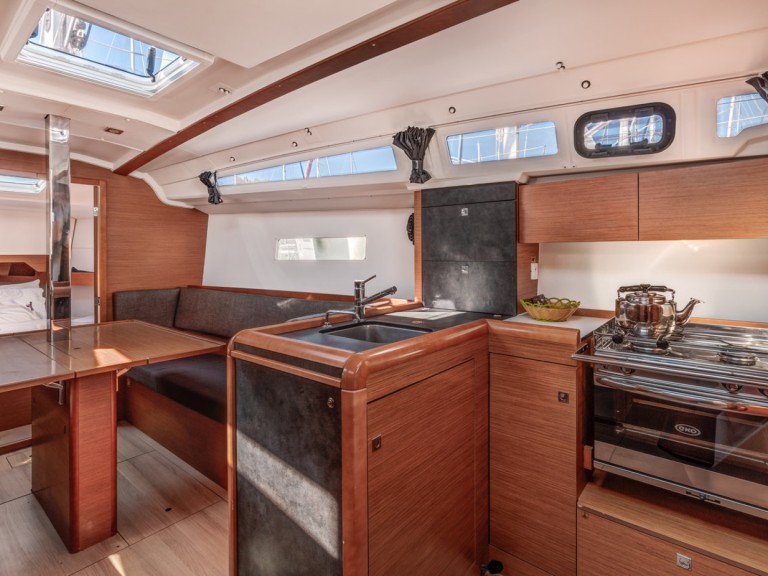 Charter a Jeanneau Sun Odyssey 349 in Gouvia on Samboat