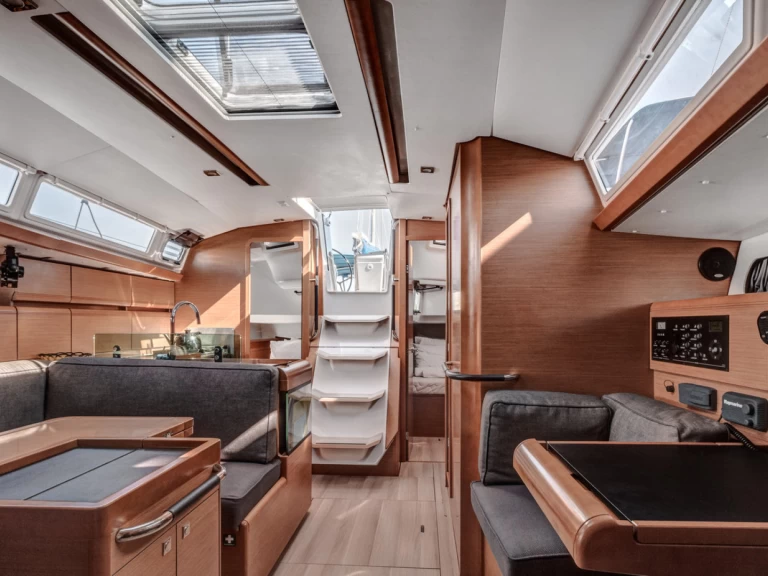 Hire Sailboat with or without skipper Jeanneau Gouvia