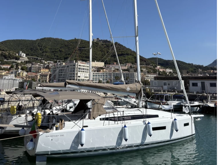 Hire Sailboat with or without skipper Jeanneau Porto di Salerno